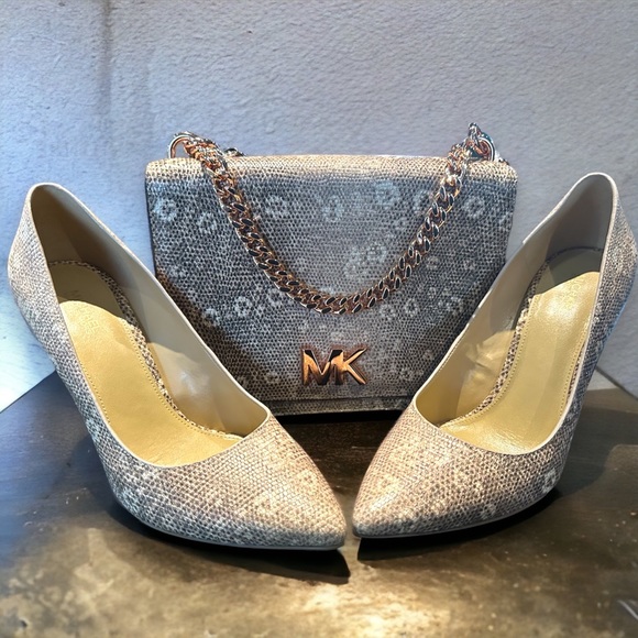New MICHAEL KORS Oyster Mott Cross Body purse with matching shoes size 7 1/2 - Picture 4 of 17